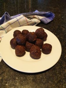 Oat and cacao protein balls