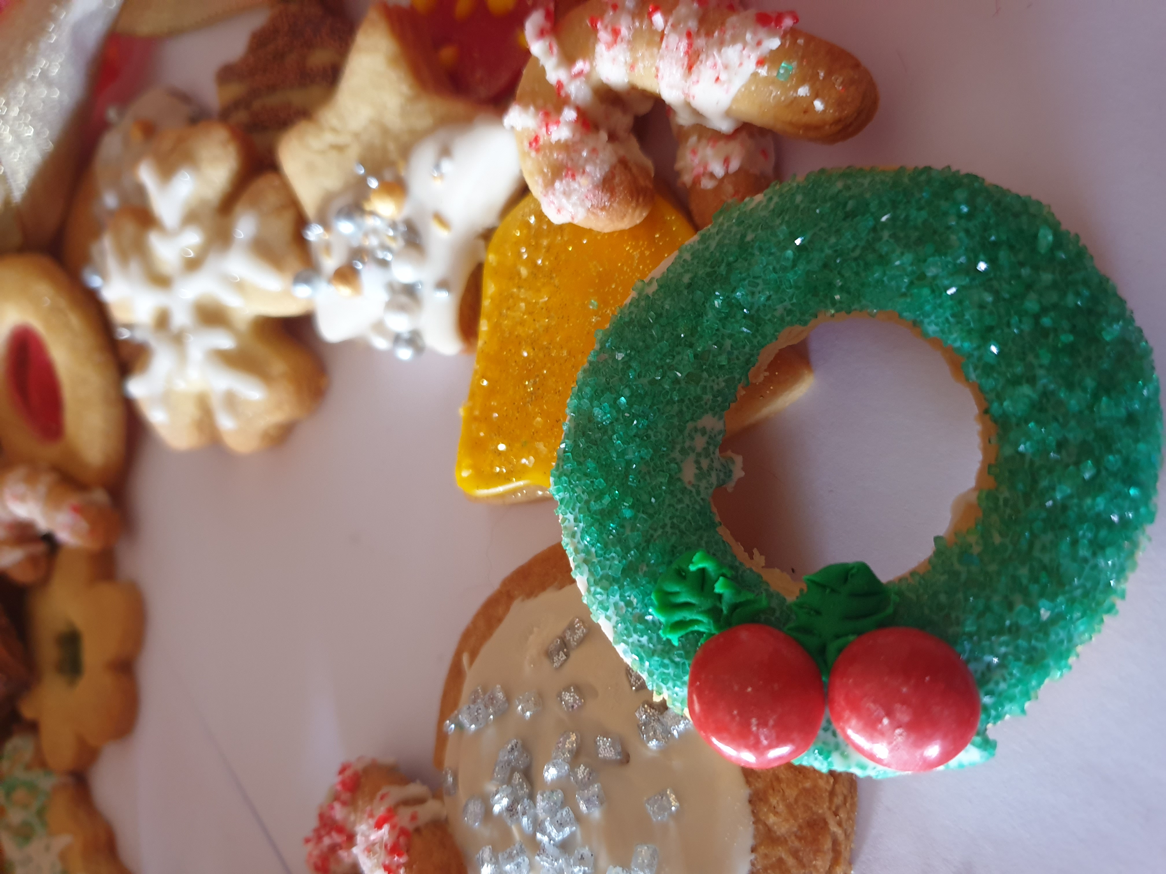 Holiday cookies - Sparkling Wreaths